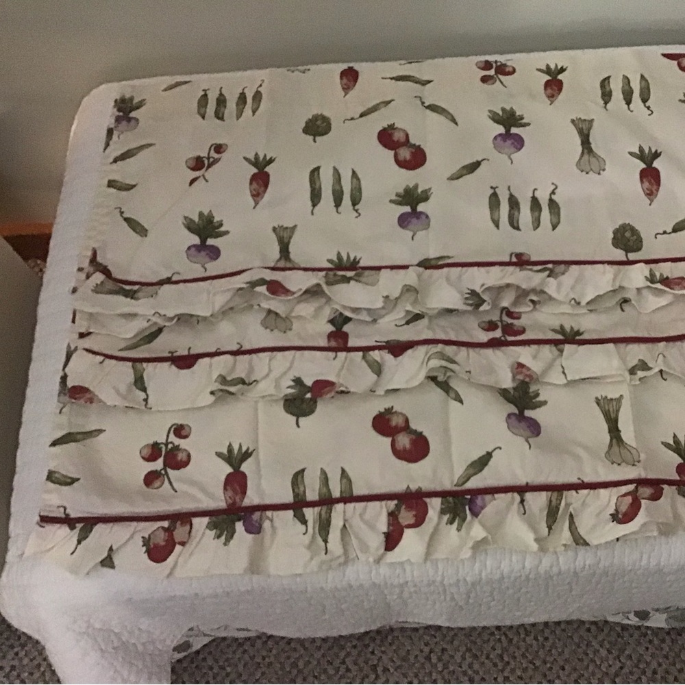 Kitchen valances. Vegetable motif. Burgundy trim on ruffle. 60” width. Clean.